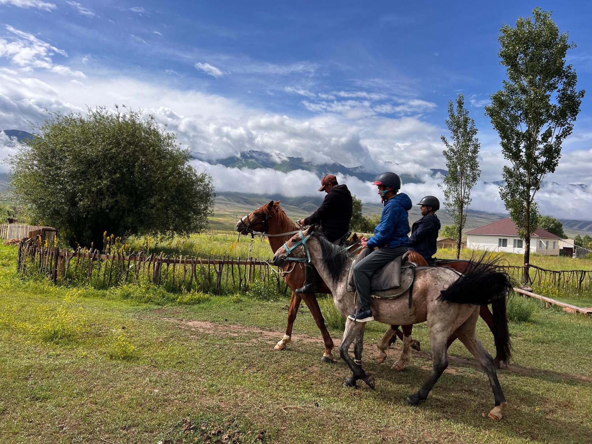 Kyzart Hotel & Horse Tours Bagysh Bagian luar foto